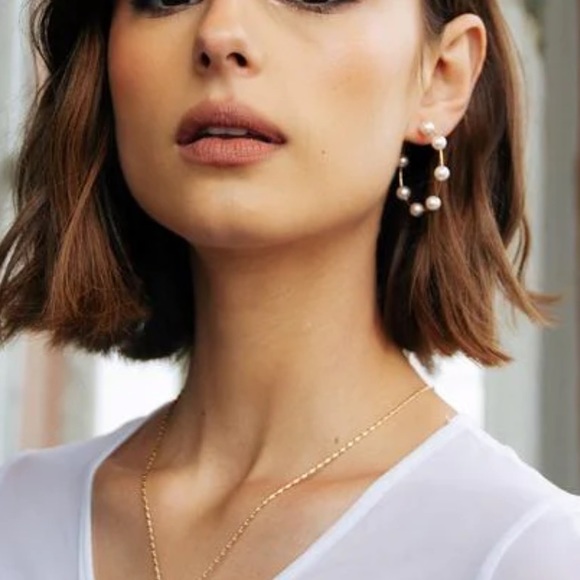 Lili Claspe Molly Pearl Hoops - Picture 2 of 4